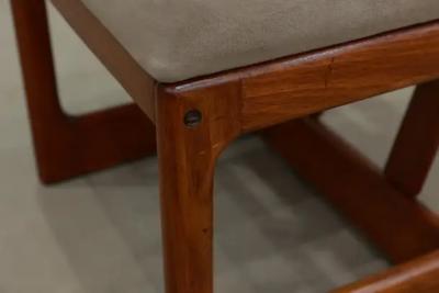 Sergio Rodrigues Cuiaba Set of of 4 Chairs in Hardwood and Fabric by Sergio Rodrigues 1970 s