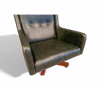 Sergio Rodrigues Holperin Armchair in Green Leather Rosewood Sergio Rodrigues 1962