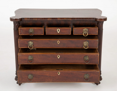 Serpentine Top Commode Model