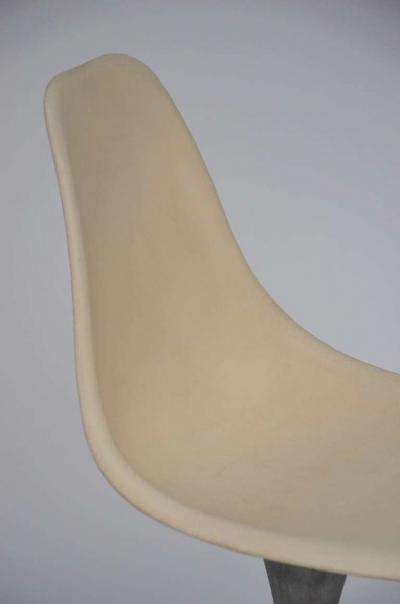Set Of 4 American 70s Brushed Aluminum And Eggshell Chairs