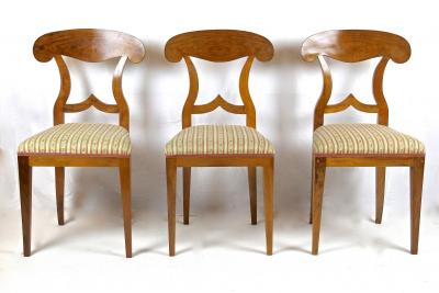 Set Of 6 Biedermeier Nutwood Shovel Dining Chairs 19th Century AT ca 1830