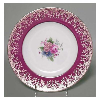 Set of 10 English red and white porcelain dinner plates with a floral design Ro