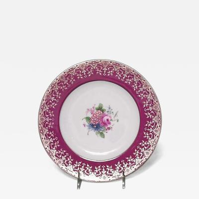 Set of 10 English red and white porcelain dinner plates with a floral design Ro
