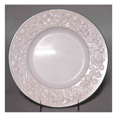 Set of 12 English Victorian cream colored porcelain plates