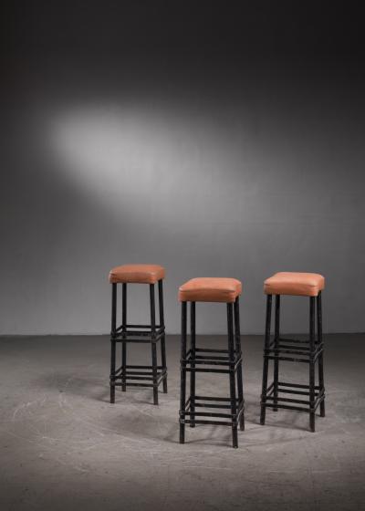 Set of 3 high metal stools with leather seat