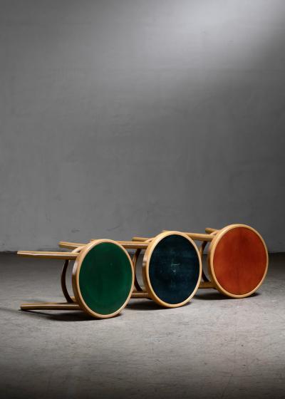 Set of 3 stools with colored seating