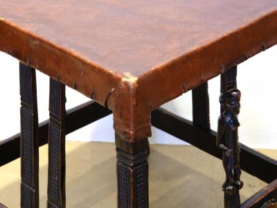 Set of 4 Chokwe stools by in wood and leather Africain art circa 1930
