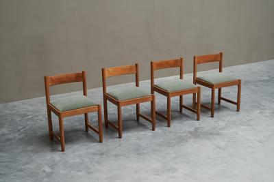 Set of 4 Dining Chairs in Solid Oak and Velvet Belgium 1960s