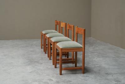 Set of 4 Dining Chairs in Solid Oak and Velvet Belgium 1960s