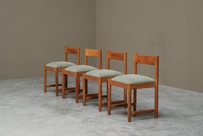 Set of 4 Dining Chairs in Solid Oak and Velvet Belgium 1960s