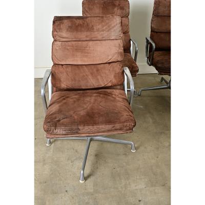 Set of 4 Eames Soft Pad Executive Chairs