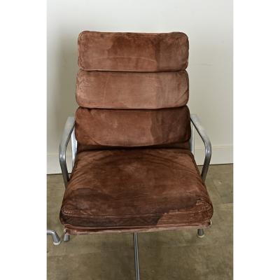 Set of 4 Eames Soft Pad Executive Chairs