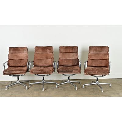 Set of 4 Eames Soft Pad Executive Chairs