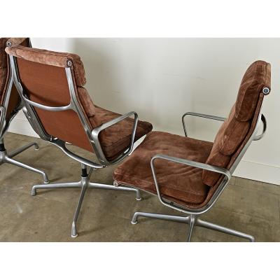 Set of 4 Eames Soft Pad Executive Chairs