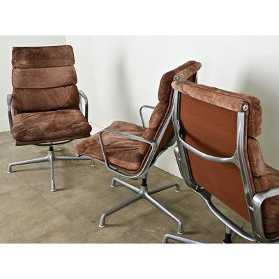 Set of 4 Eames Soft Pad Executive Chairs