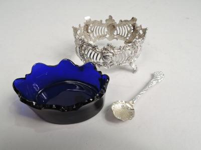 Set of 4 French Belle Epoque Rococo Silver Open Salts with Spoons