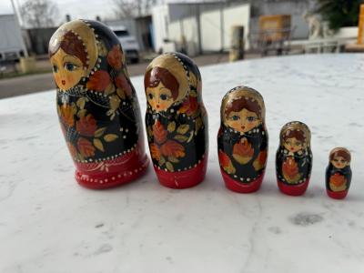Set of 5 Russian Signed Matryoshka Hand Painted Nesting Dolls