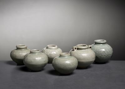 Set of 6 Yuan Ming dynasty Longquan celadon glazed jarlets