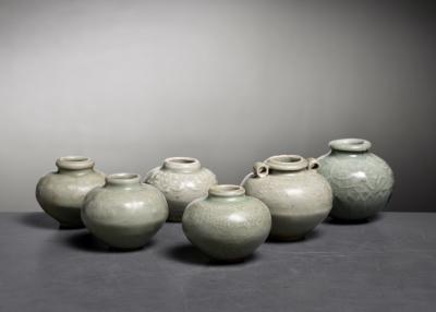 Set of 6 Yuan Ming dynasty jarlets