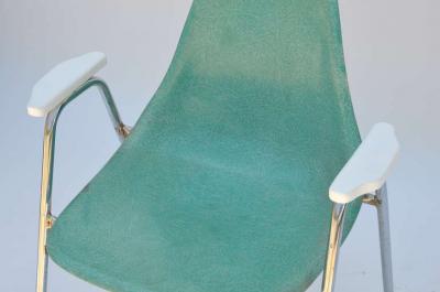 Set of Four Comfortable Turquoise Fiberglass Armchairs on Chrome Bases