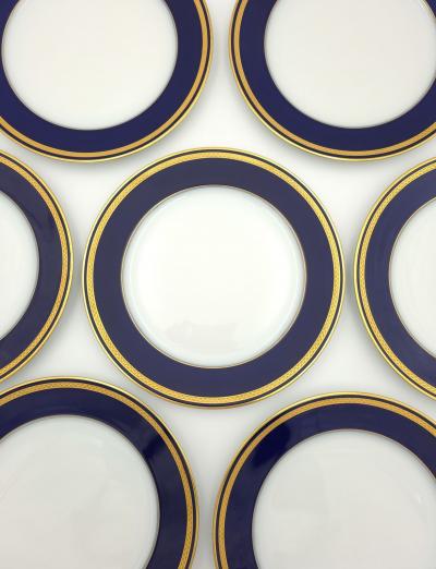Set of Fourteen Hutschenreuther Dinner Plates Germany circa 1950