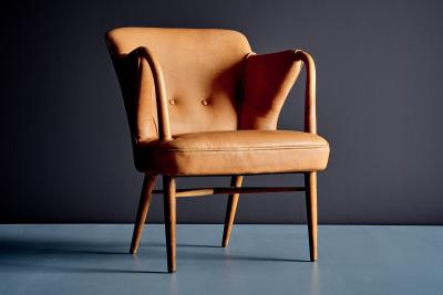 Set of three elegant Lounge Chairs upholstered in cognac Aniline Leather