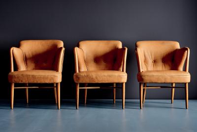 Set of three elegant Lounge Chairs upholstered in cognac Aniline Leather