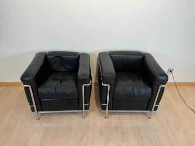Single LC2 Petit Confort Lounge Chair Chromed Frame and Black Leather Italy 1