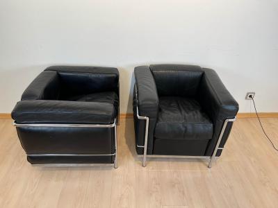 Single LC2 Petit Confort Lounge Chair Chromed Frame and Black Leather Italy 1
