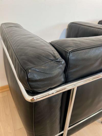 Single LC2 Petit Confort Lounge Chair Chromed Frame and Black Leather Italy 1