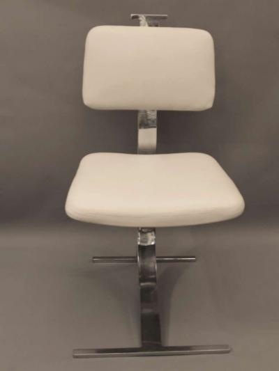 Six 1970s Italian chairs in chromed metal and cream leather