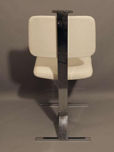 Six 1970s Italian chairs in chromed metal and cream leather