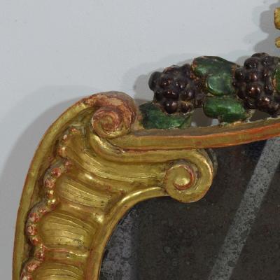 Small 18th Century Italian Carved Giltwood Baroque Mirror