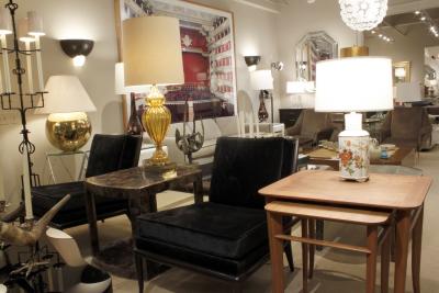 Small Artisan Hand Painted Porcelain Table Lamp 1960s