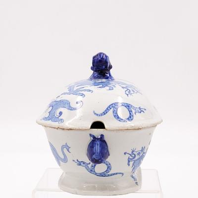 Small English Porcelain Sauce Tureen in the Chinese Taste circa 1900