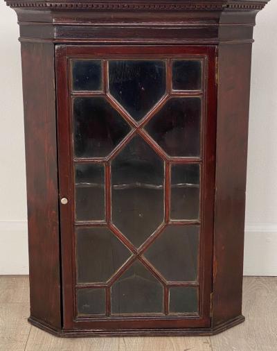 Small Georgian Corner Cabinet in Mahogany circa 1830