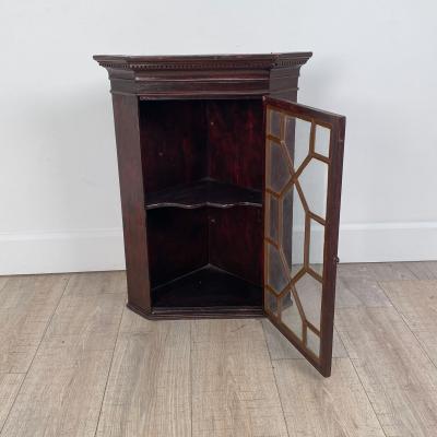 Small Georgian Corner Cabinet in Mahogany circa 1830