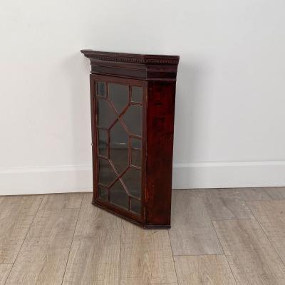 Small Georgian Corner Cabinet in Mahogany circa 1830