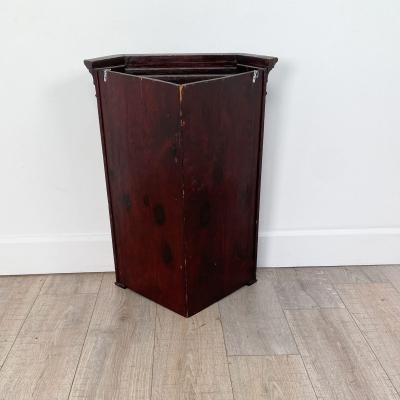 Small Georgian Corner Cabinet in Mahogany circa 1830
