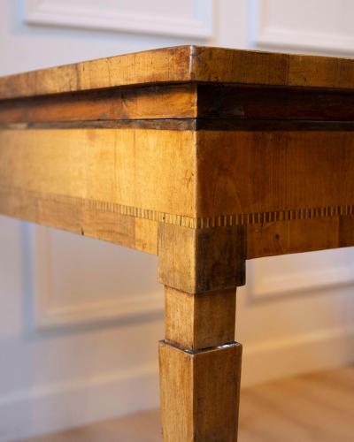 Small Walnut Veneered Desk Inlaid With Different Woods Tuscany Late 18th Centu
