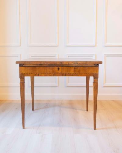 Small Walnut Veneered Desk Inlaid With Different Woods Tuscany Late 18th Centu