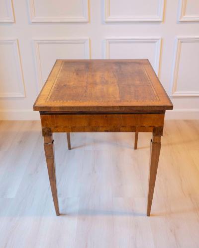 Small Walnut Veneered Desk Inlaid With Different Woods Tuscany Late 18th Centu