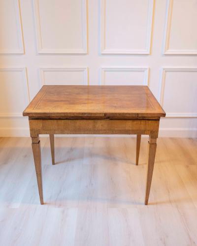 Small Walnut Veneered Desk Inlaid With Different Woods Tuscany Late 18th Centu