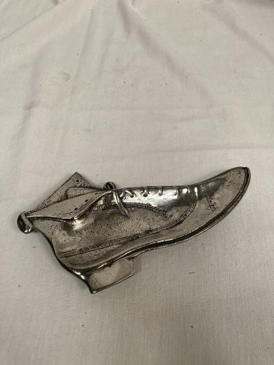 Small bronze shoe vide poche in the style of Salvador Dali