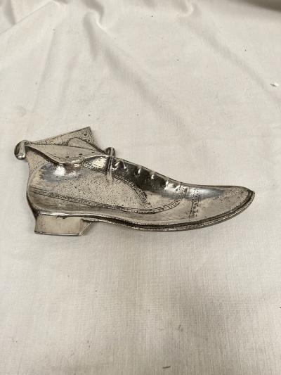 Small bronze shoe vide poche in the style of Salvador Dali