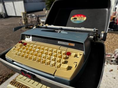 Smith Corona Electra 120 Electric Typewriter