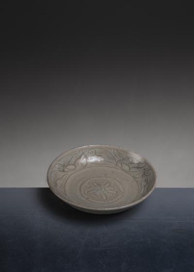 Song dynasty celadon stoneware bowl