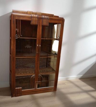 Streamlined Art Deco Display Vitrine with Geometric Woodwork and Glass Shelves