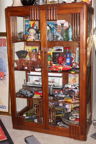 Streamlined Art Deco Display Vitrine with Geometric Woodwork and Glass Shelves