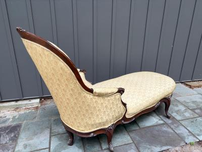 Stunning French Louis XV Style Carved Walnut Chaise